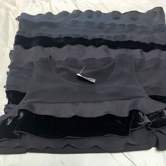 Cute little black dinner dress. - Picture 6 of 9